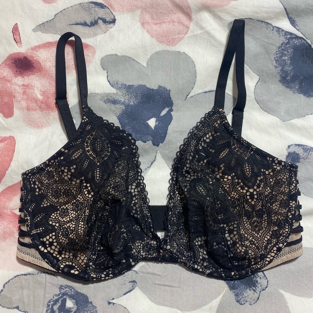 Victoria Secret Very Sexy Unlined Plunge Black Lace on Cream Size 32DDD - Picture 3 of 10
